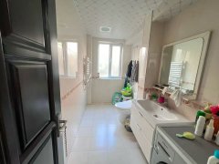 成山奥苑五期1楼126平三室两卫白色精装G