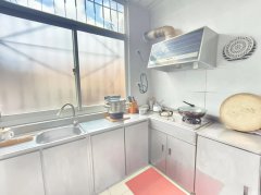 佳华附近 两层小楼带大院子两室两厅 家具家电齐全拎包入住