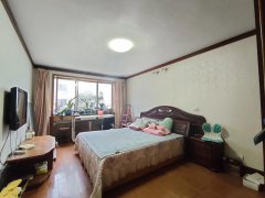 2004年的楼 黎明住宅院内 3楼126平带车库 精装保持好