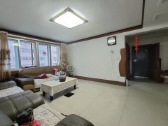 2004年的楼 黎明住宅院内 3楼126平带车库 精装保持好