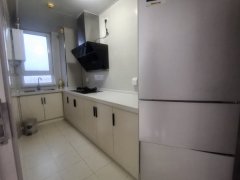 出租自在香滨11楼93平方两室1500元