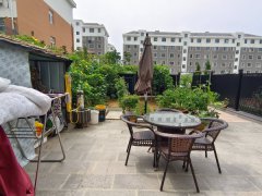 富润苑1楼带超大院子 精装修 拎包入住 证件齐全