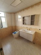 荣盛小区，102平，14楼，精装未住