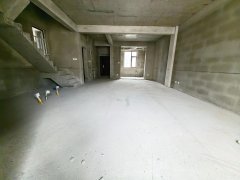 悦湖湾别墅 电梯上叠拼214平 送80平大露台 视野好 证全 悦湖湾别墅 电梯上叠拼214平 送80平大露台 视野好 证全