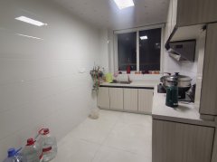 吕家小区2楼东边户 精装修 可做4居室2卫带车库 可贷款