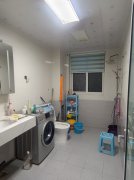 吕家小区2楼东边户 精装修 可做4居室2卫带车库 可贷款