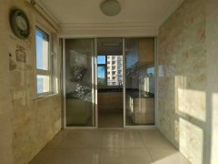 荣盛小区，电梯4楼西边户，110平