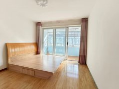 黎明小区3楼 三室朝阳精装修 家具家电齐全 拎包入住