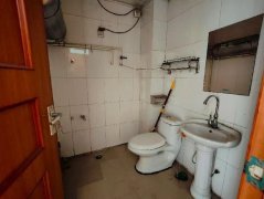 体育场西 怡心苑 双桥框架1楼130平 2卫 仅售49.8万