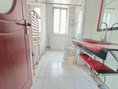 CF黎明西区实验二中刚东面五楼赠阁楼132平简装修只售33.