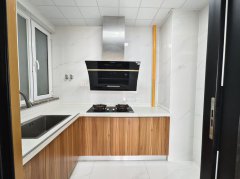 博隆繁花里3期110平两室出租1600/月