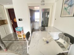 精装修！一中旁！新城悦隽电梯17楼128平。3室2卫