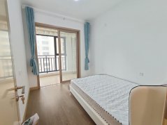 CF华发樱花湖电梯9楼101.5平三室二厅精装修81万