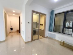 CF华发樱花湖电梯9楼101.5平三室二厅精装修81万