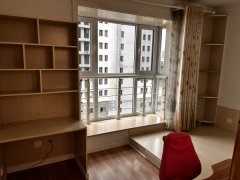 人民医院北门佳华水榭香都7楼91平三室一厅出租