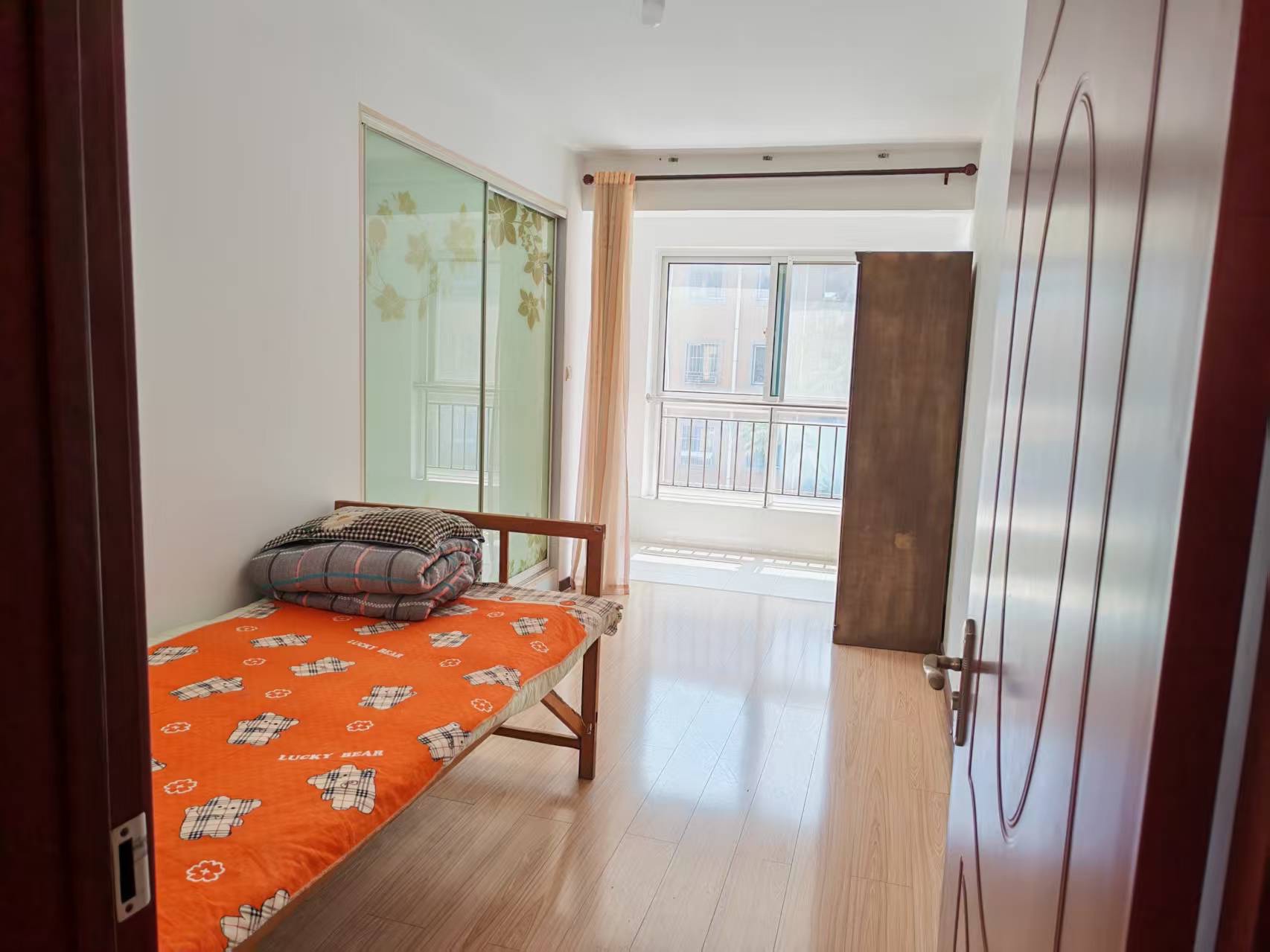 华悦新城,三楼,110平,精装,带地下室,月租1000 华悦新城,三楼,110平,精装,带地下室,月租1000