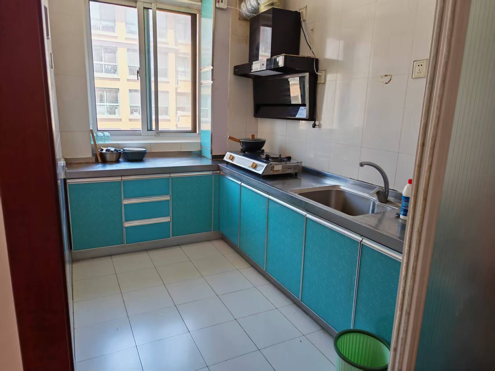 华悦新城,三楼,110平,精装,带地下室,月租1000 华悦新城,三楼,110平,精装,带地下室,月租1000