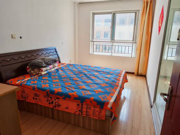 华悦新城,三楼,110平,精装,带地下室,月租1000 华悦新城,三楼,110平,精装,带地下室,月租1000