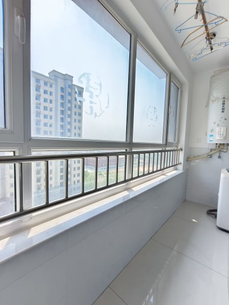 有证可贷款荣盛小区10楼东边户125平三室两厅带装修送地下室 有证可贷款荣盛小区10楼东边户125平三室两厅带装修送地下室