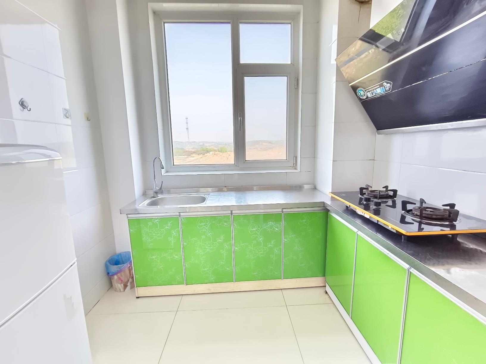 有证可贷款荣盛小区10楼东边户125平三室两厅带装修送地下室 有证可贷款荣盛小区10楼东边户125平三室两厅带装修送地下室