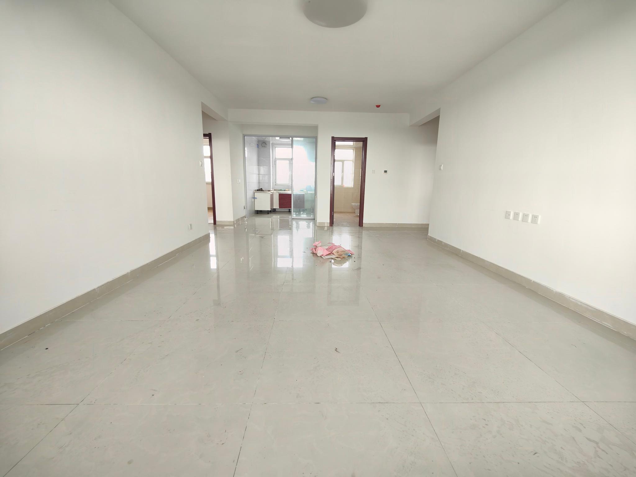 有大露台 !高阳小区电梯 130平 55.8wan 南厅 证 有大露台 !高阳小区电梯 130平 55.8wan 南厅 证