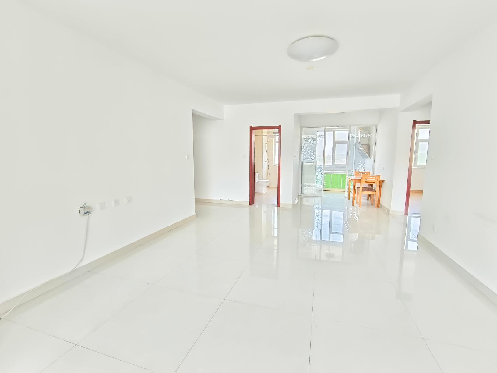 有证可贷款荣盛小区10楼东边户125平三室两厅带装修送地下室 有证可贷款荣盛小区10楼东边户125平三室两厅带装修送地下室