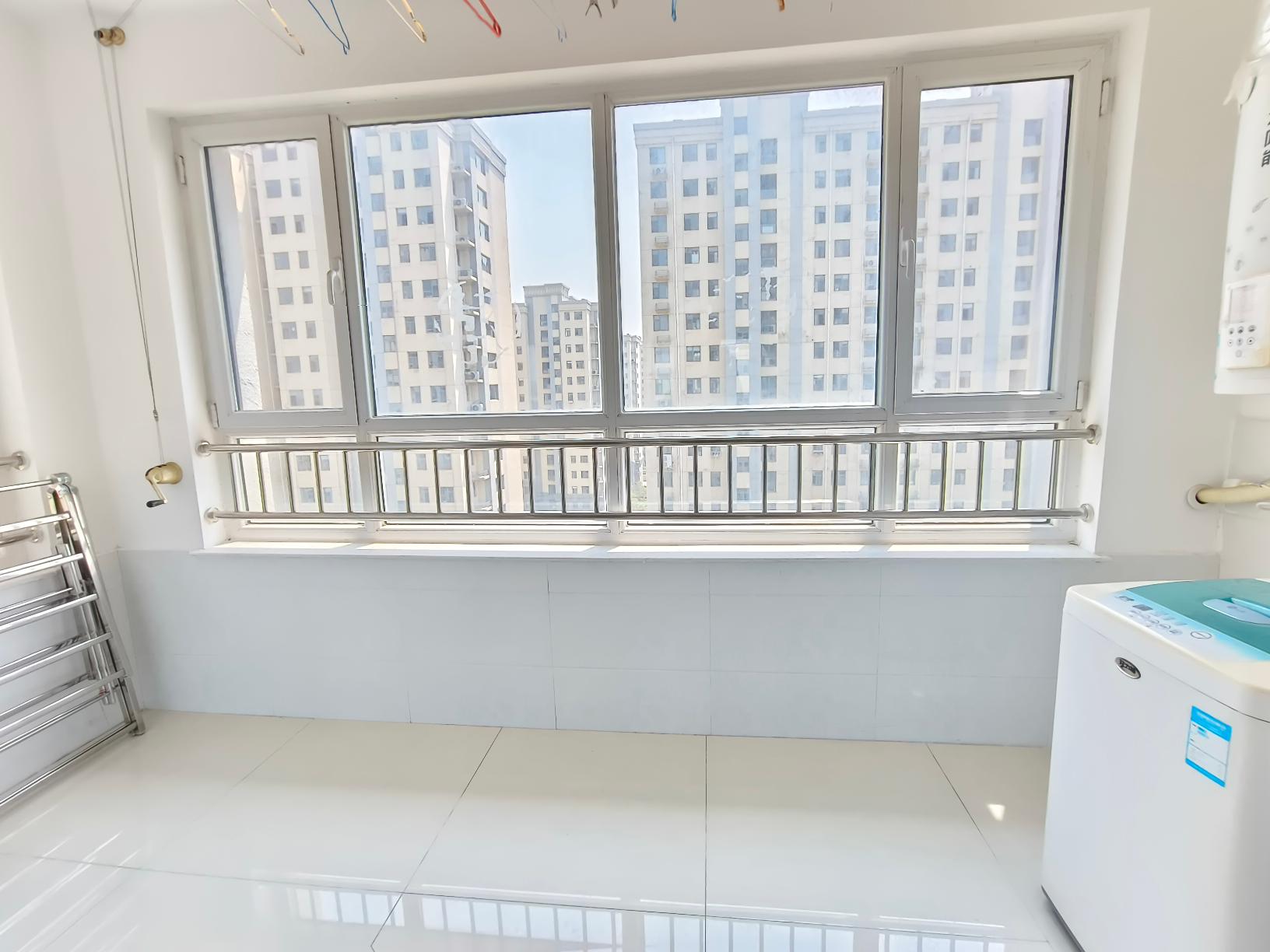 有证可贷款荣盛小区10楼东边户125平三室两厅带装修送地下室 有证可贷款荣盛小区10楼东边户125平三室两厅带装修送地下室