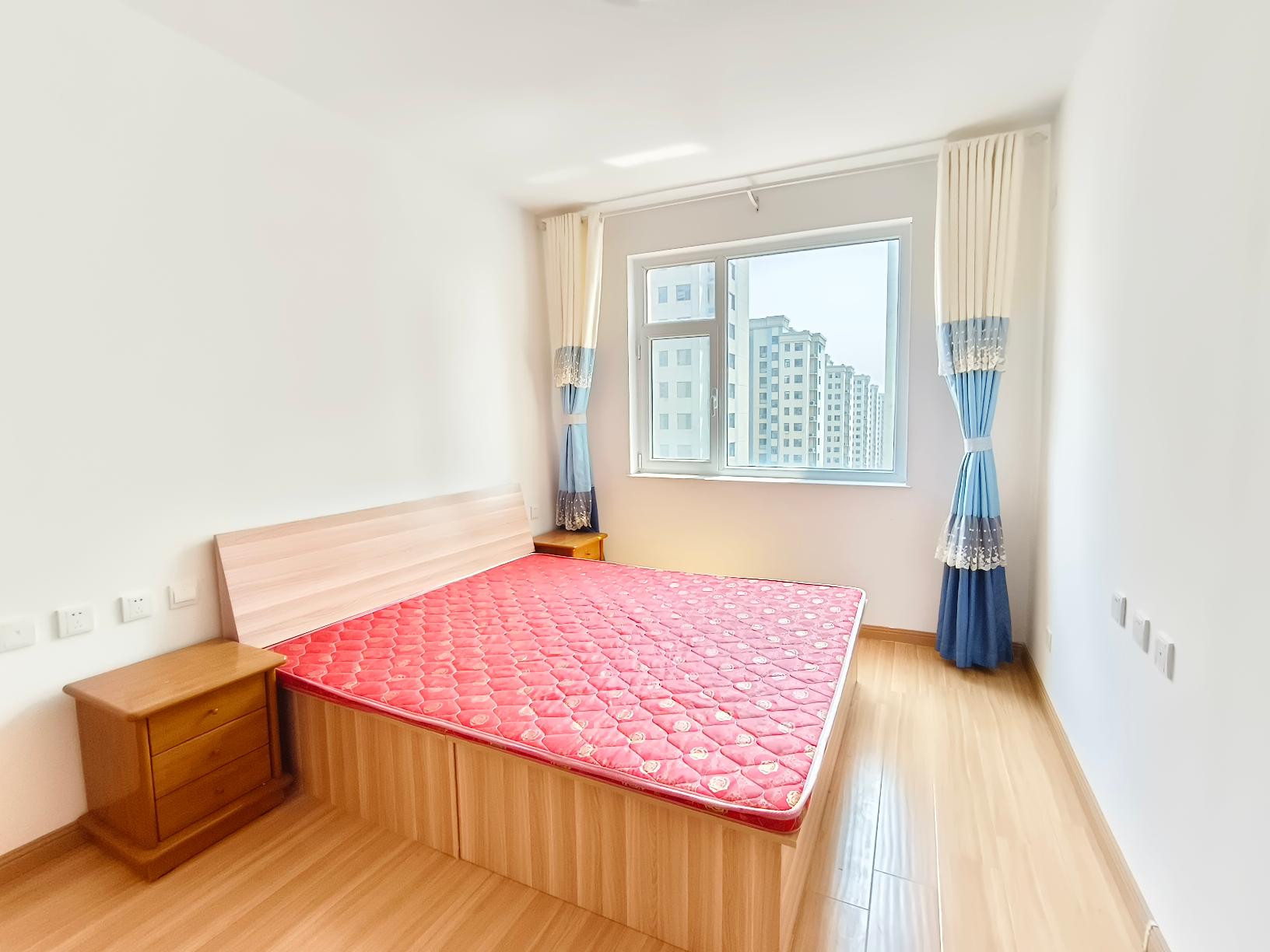 有证可贷款荣盛小区10楼东边户125平三室两厅带装修送地下室 有证可贷款荣盛小区10楼东边户125平三室两厅带装修送地下室