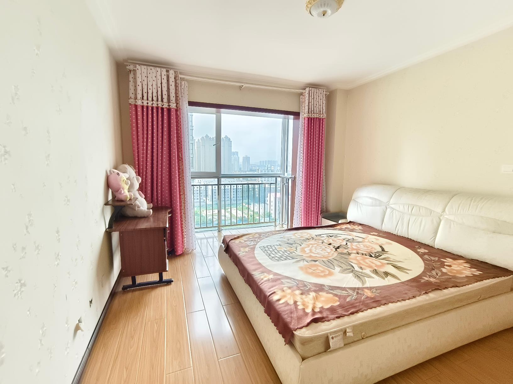 万隆国际电梯房11楼 121平两室一厅 精装修送地下室可贷款 万隆国际电梯房11楼 121平两室一厅 精装修送地下室可贷款