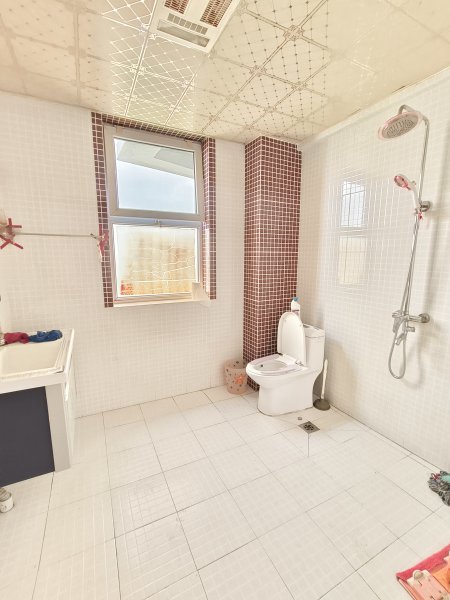 万隆国际电梯房11楼 121平两室一厅 精装修送地下室可贷款 万隆国际电梯房11楼 121平两室一厅 精装修送地下室可贷款