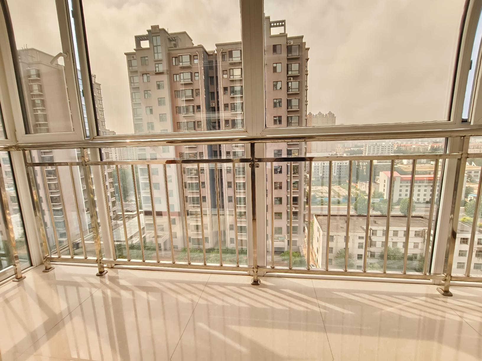 万隆国际电梯房11楼 121平两室一厅 精装修送地下室可贷款 万隆国际电梯房11楼 121平两室一厅 精装修送地下室可贷款