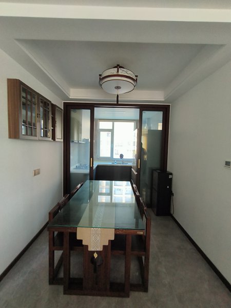 成山御苑电梯三楼126平三室两卫精装有个车位诚心出售 成山御苑电梯三楼126平三室两卫精装有个车位诚心出售