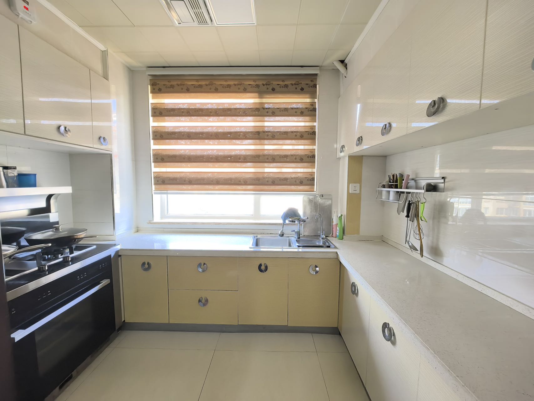 成山御苑宋家小区4楼115平三室两卫精装全明 成山御苑宋家小区4楼115平三室两卫精装全明