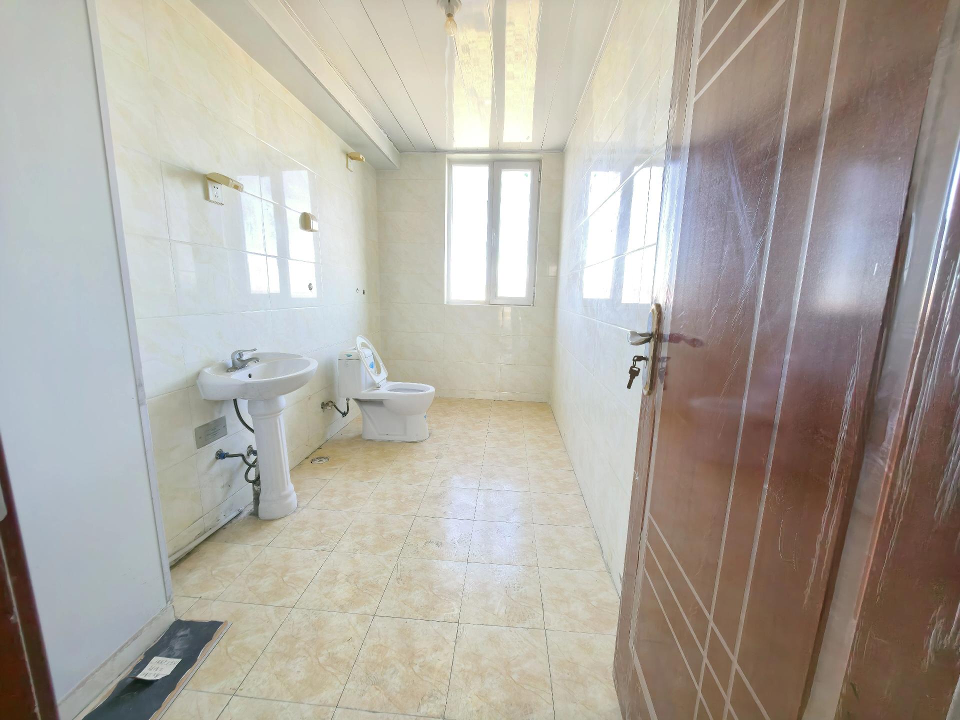 华悦新城北区 电梯6楼 85平 仅34.8万带装修有地下室 华悦新城北区 电梯6楼 85平 仅34.8万带装修有地下室