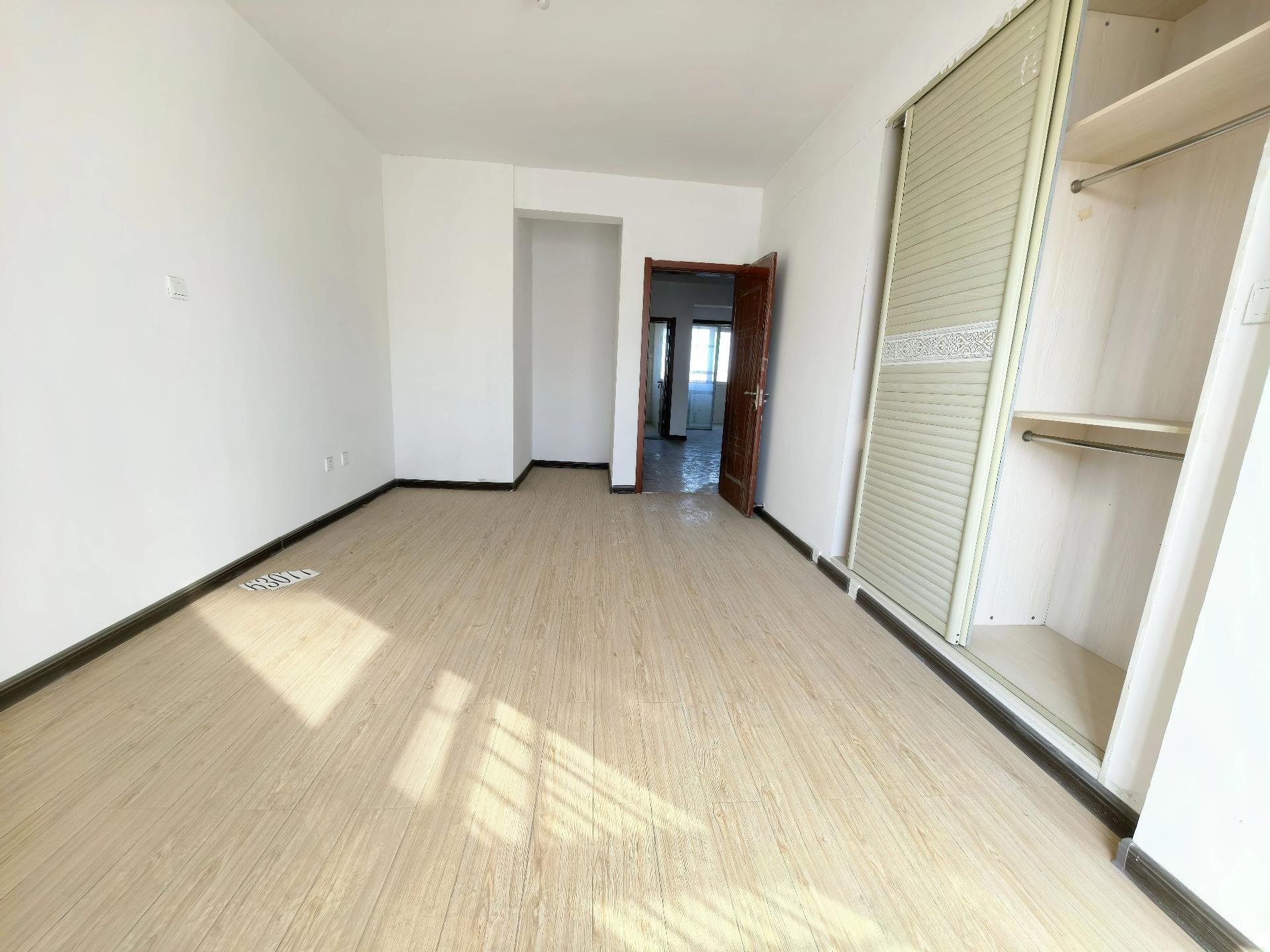 华悦新城北区 电梯6楼 85平 仅34.8万带装修有地下室 华悦新城北区 电梯6楼 85平 仅34.8万带装修有地下室