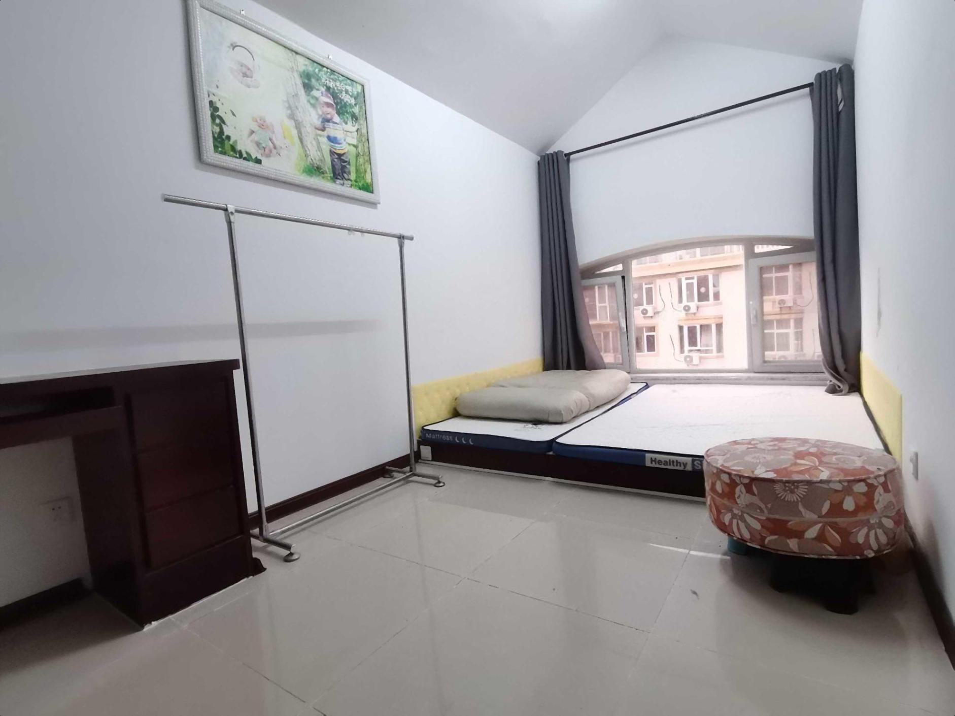 视野超好 曙光西区4楼94平 送阁楼 带大露台 精装4室2卫 视野超好 曙光西区4楼94平 送阁楼 带大露台 精装4室2卫