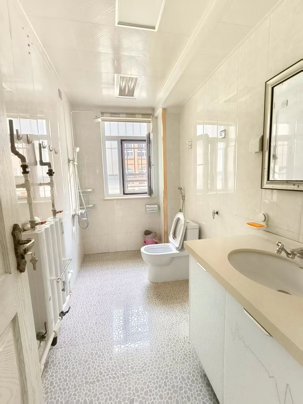 海崖小区新框架楼1楼85平两室两厅精装修可做婚房带25平车库 海崖小区新框架楼1楼85平两室两厅精装修可做婚房带25平车库