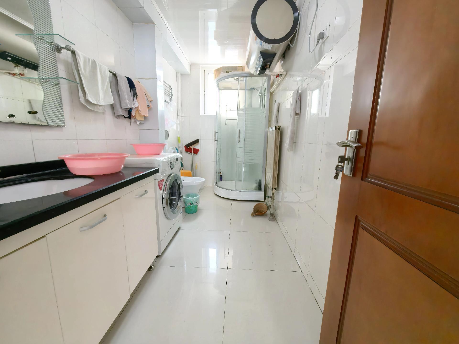 三环嘉苑3楼 142平 车库26平 双阳台落地窗 2卫 三环嘉苑3楼 142平 车库26平 双阳台落地窗 2卫