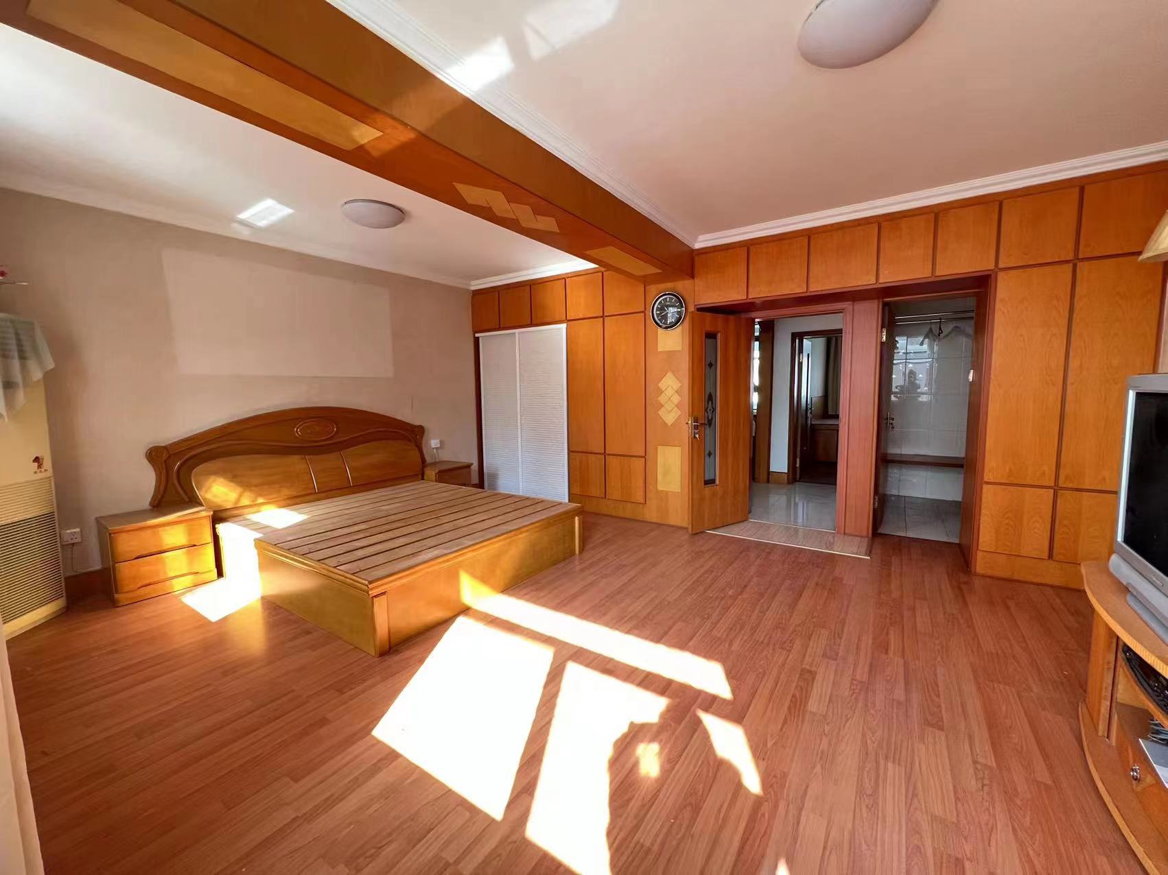 双泊4楼163平 3480每平 车库23平地暖费低哟 4卧 双泊4楼163平 3480每平 车库23平地暖费低哟 4卧