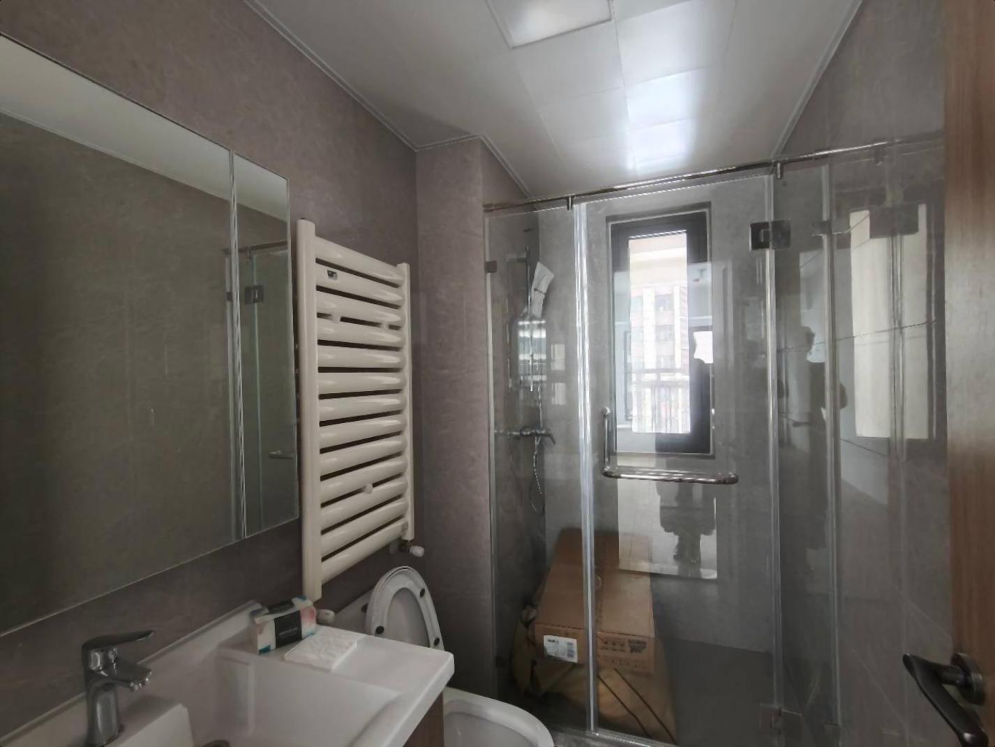 中骏 电梯16楼 111平 5560每平 精装 2卫 南厅 中骏 电梯16楼 111平 5560每平 精装 2卫 南厅