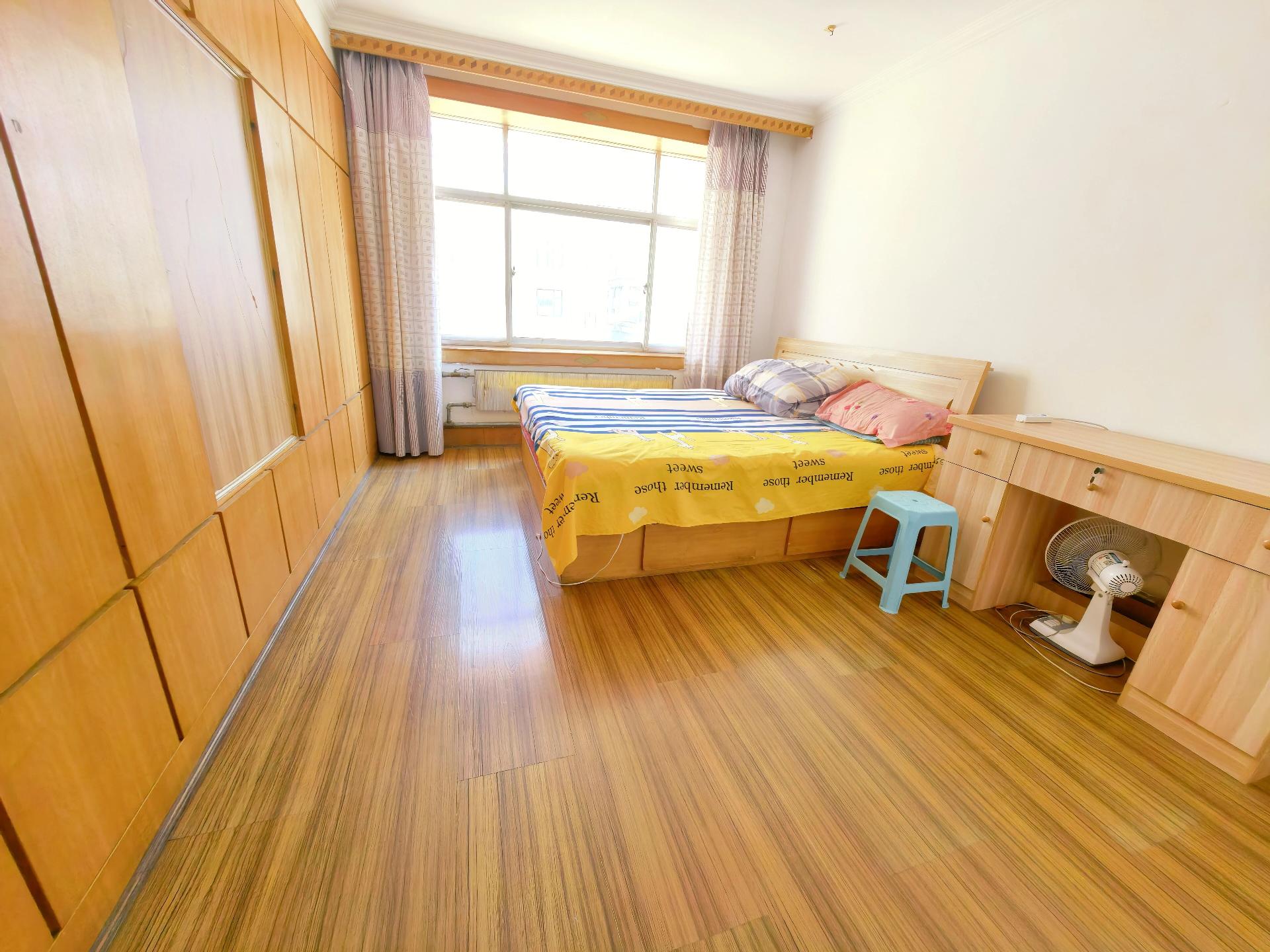 美辰旁 86平 一口价19.8万 通透 美辰旁 86平 一口价19.8万 通透