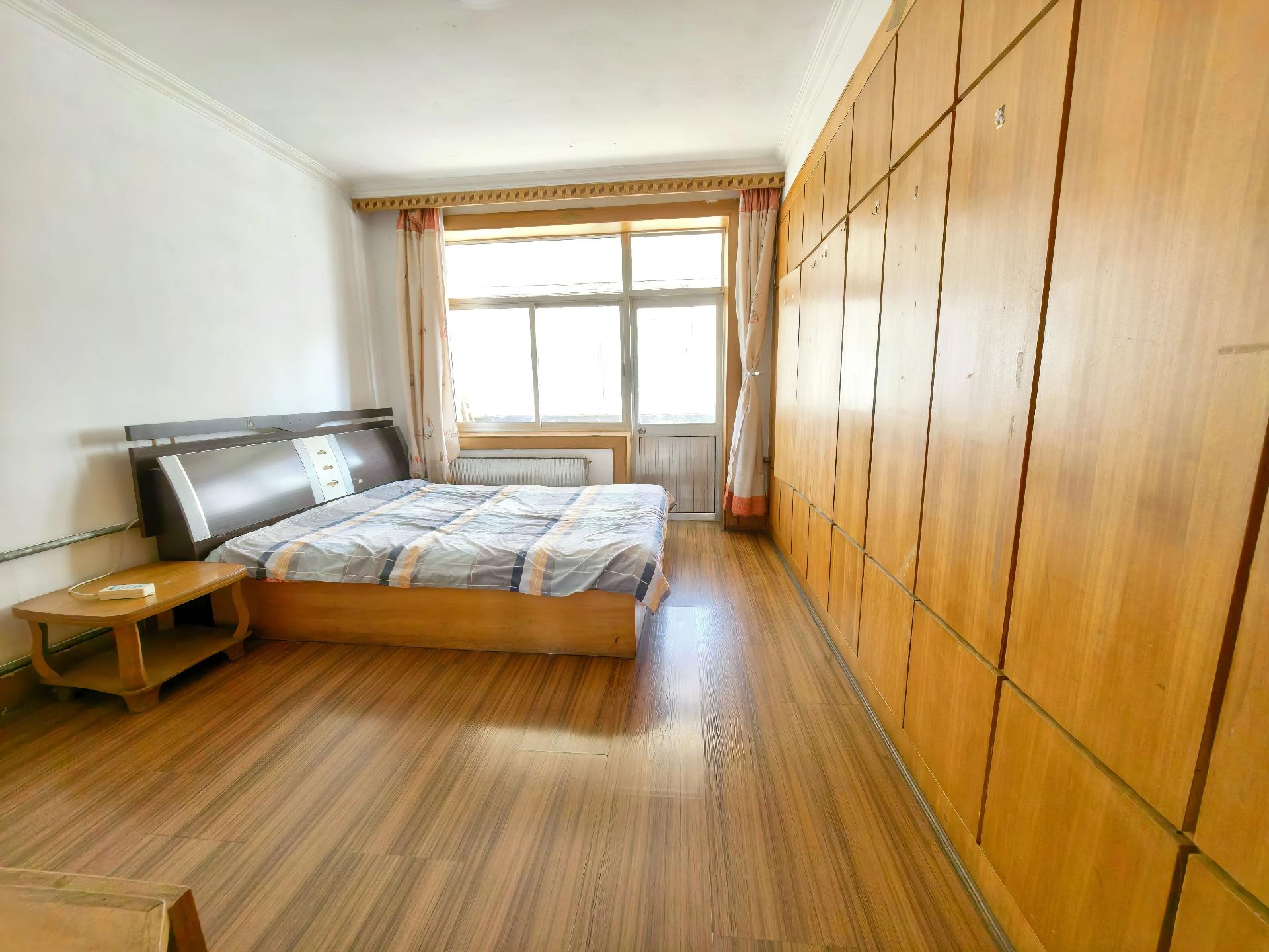 美辰旁 86平 一口价19.8万 通透 美辰旁 86平 一口价19.8万 通透