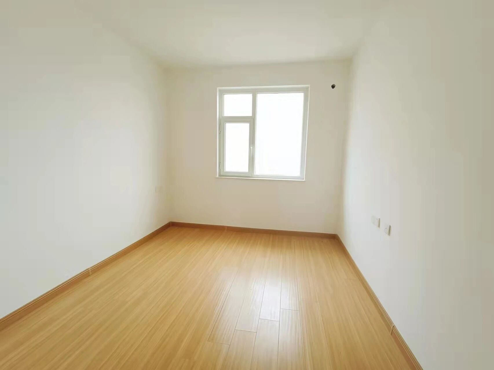 荣盛小区 电梯 125平 仅售59.8万 精装 送地下室 荣盛小区 电梯 125平 仅售59.8万 精装 送地下室