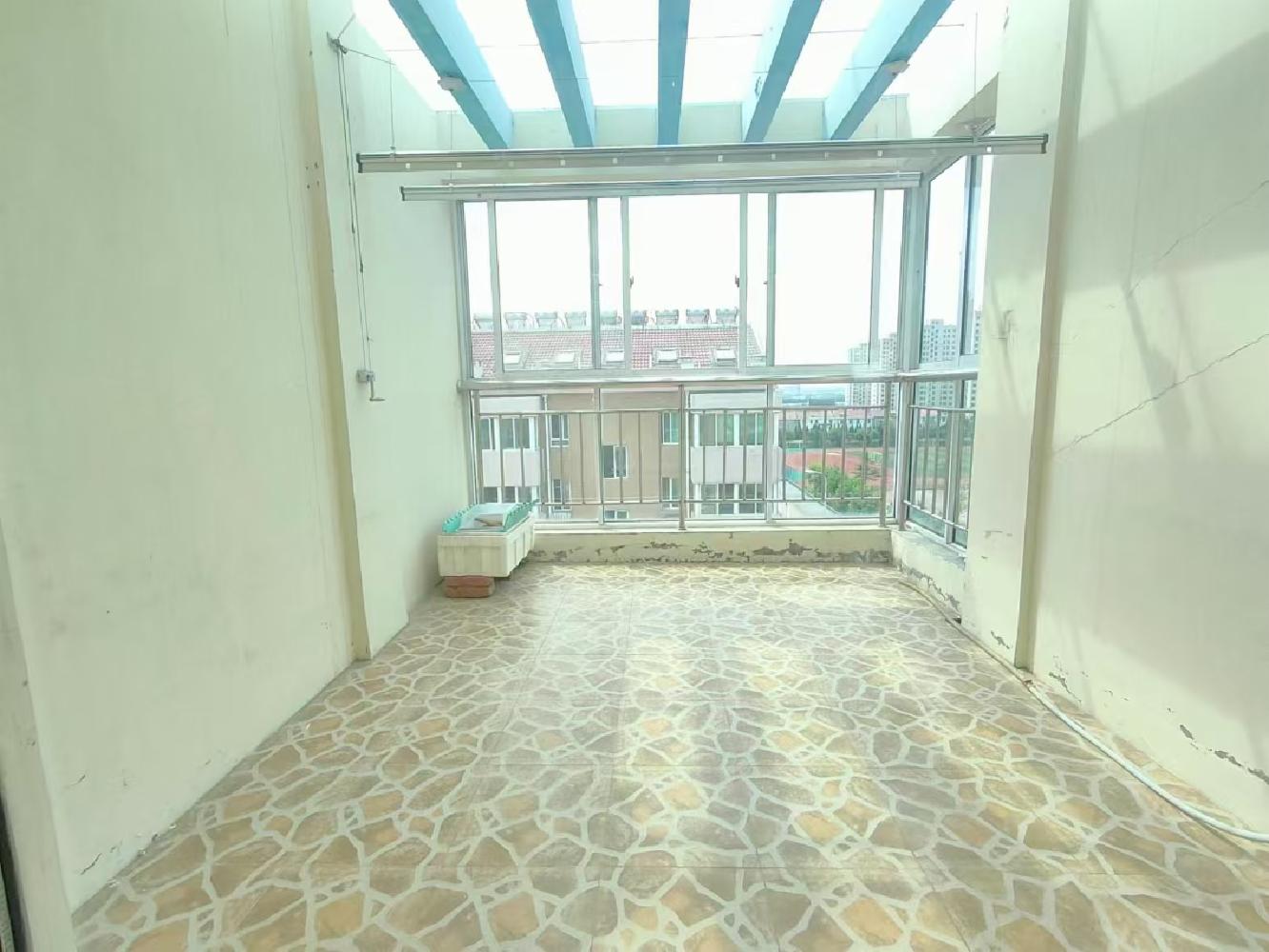 5分到实验!仅33.8万黎明西区框架5楼85送阁 带大平台 5分到实验!仅33.8万黎明西区框架5楼85送阁 带大平台