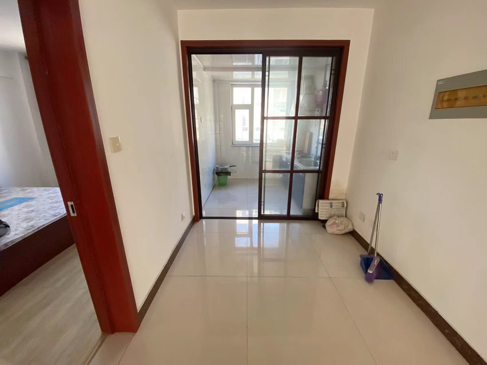 上都苑,三楼,边户,精装,带大车库24平,拎包入住,49.8 上都苑,三楼,边户,精装,带大车库24平,拎包入住,49.8