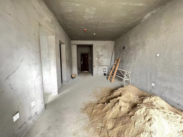 亏大夲!捡漏价28.8! 金海湾电梯2楼78平 毛坯 证全 亏大夲!捡漏价28.8! 金海湾电梯2楼78平 毛坯 证全