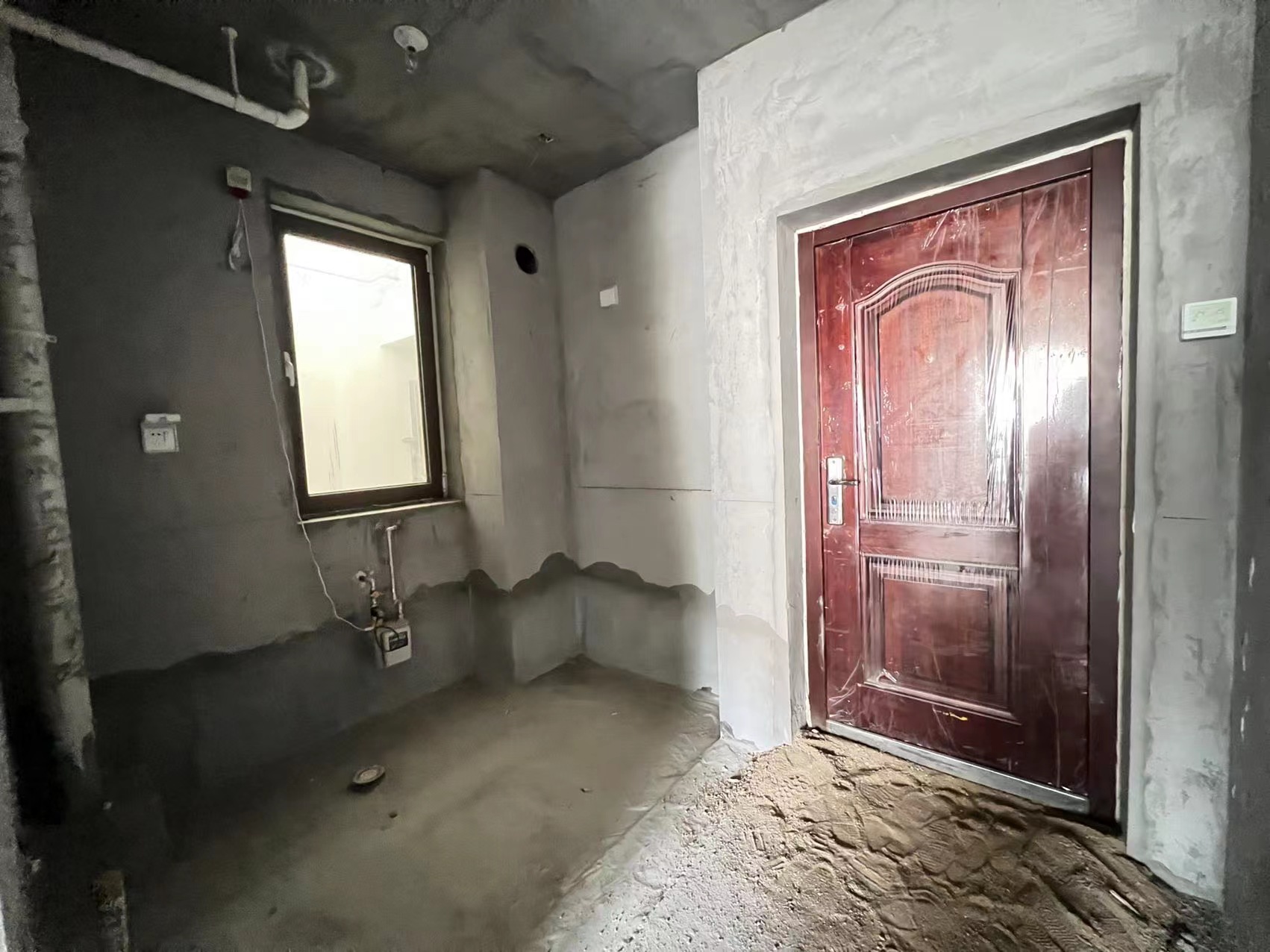 亏大夲!捡漏价28.8! 金海湾电梯2楼78平 毛坯 证全 亏大夲!捡漏价28.8! 金海湾电梯2楼78平 毛坯 证全