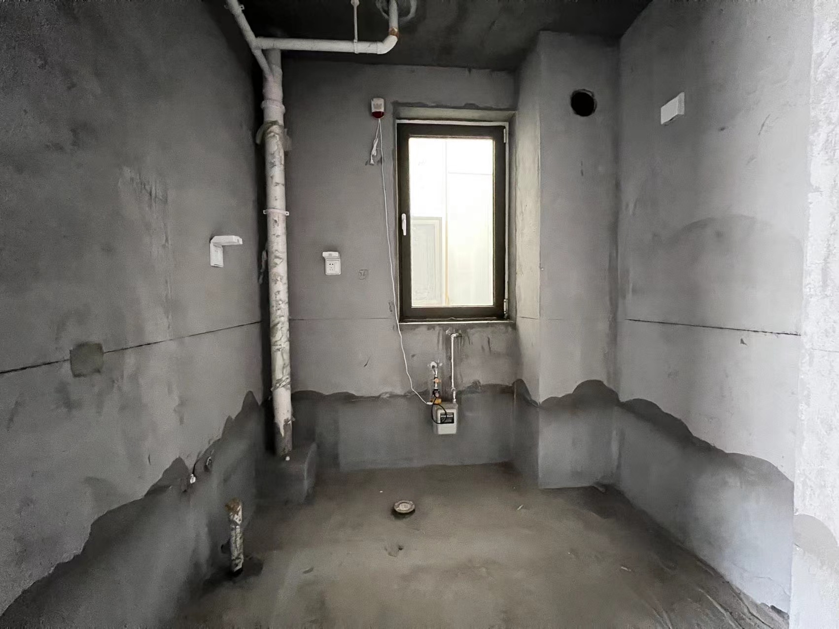 亏大夲!捡漏价28.8! 金海湾电梯2楼78平 毛坯 证全 亏大夲!捡漏价28.8! 金海湾电梯2楼78平 毛坯 证全