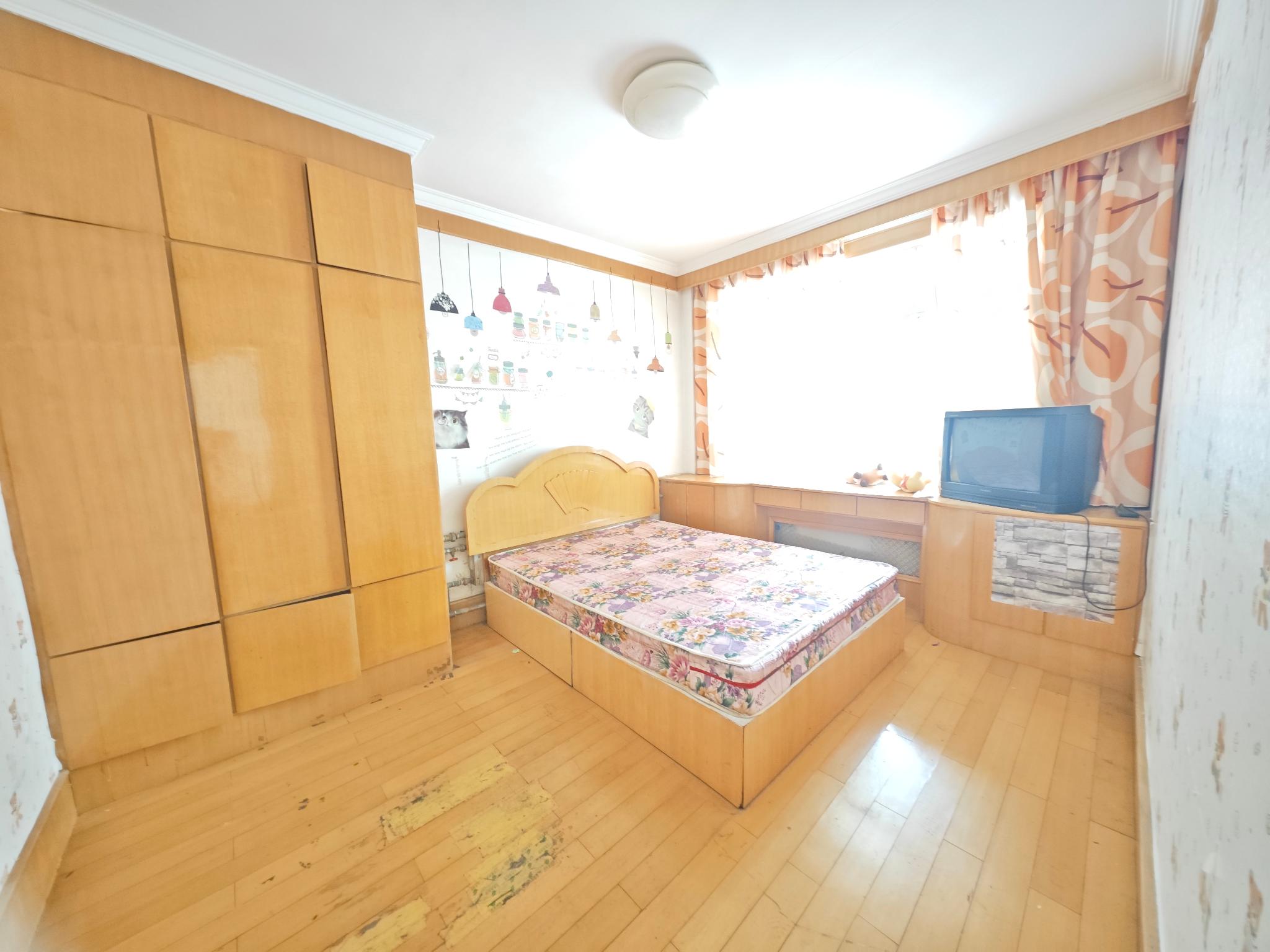 虹桥北区1楼东边户144平三室两卫,全明户型送21平地下室 虹桥北区1楼东边户144平三室两卫,全明户型送21平地下室