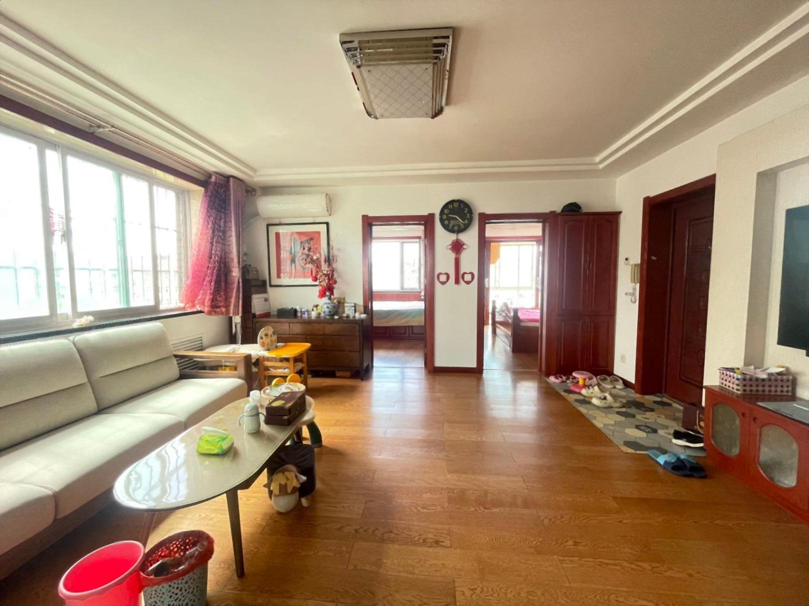 三环成山奥苑 4楼 边户90平 仅43.8万实木精装保持好 三环成山奥苑 4楼 边户90平 仅43.8万实木精装保持好